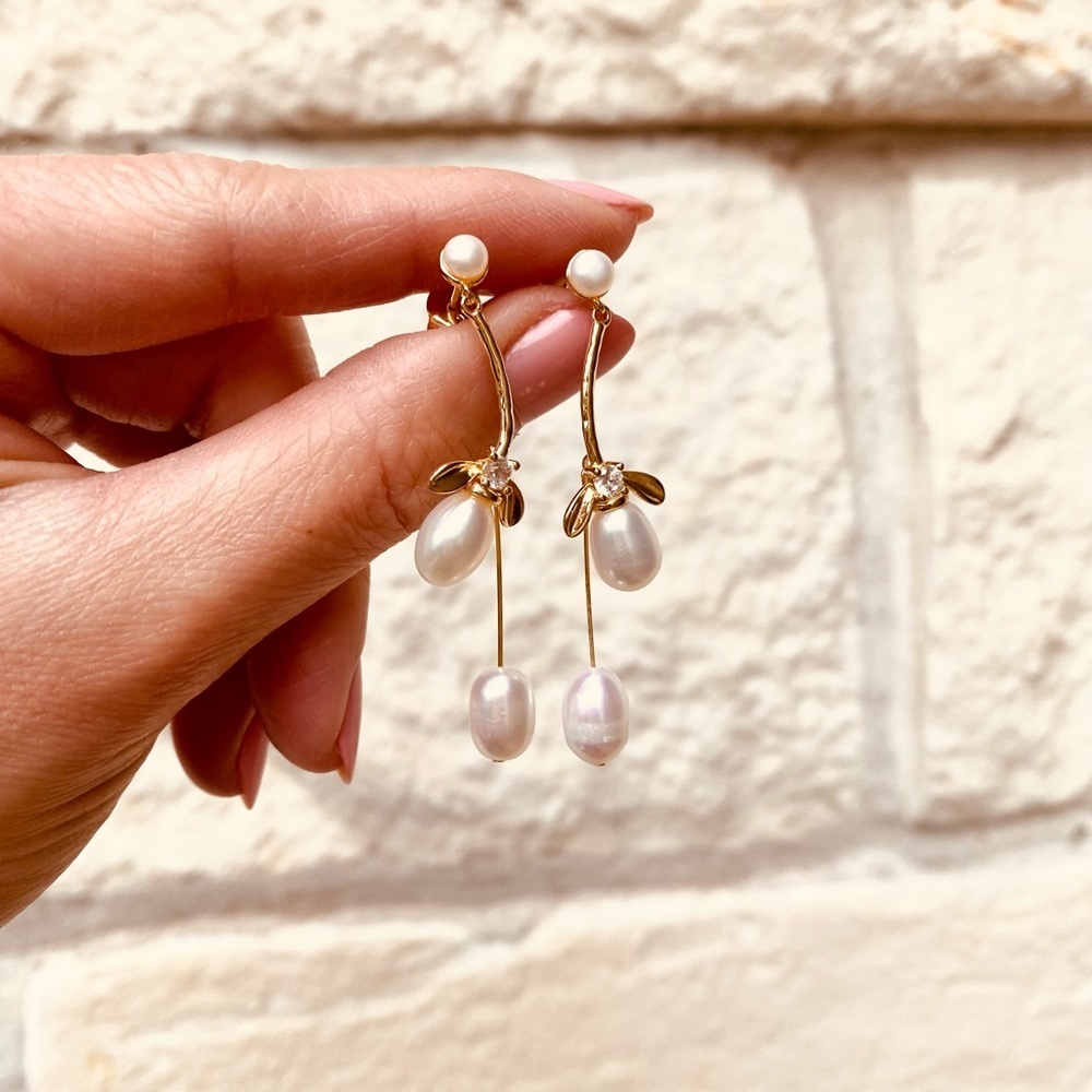 Blooming Pearl Sculptural Drop Earrings Gold jewelry Anthropology Madewell - Picture 7 of 8
